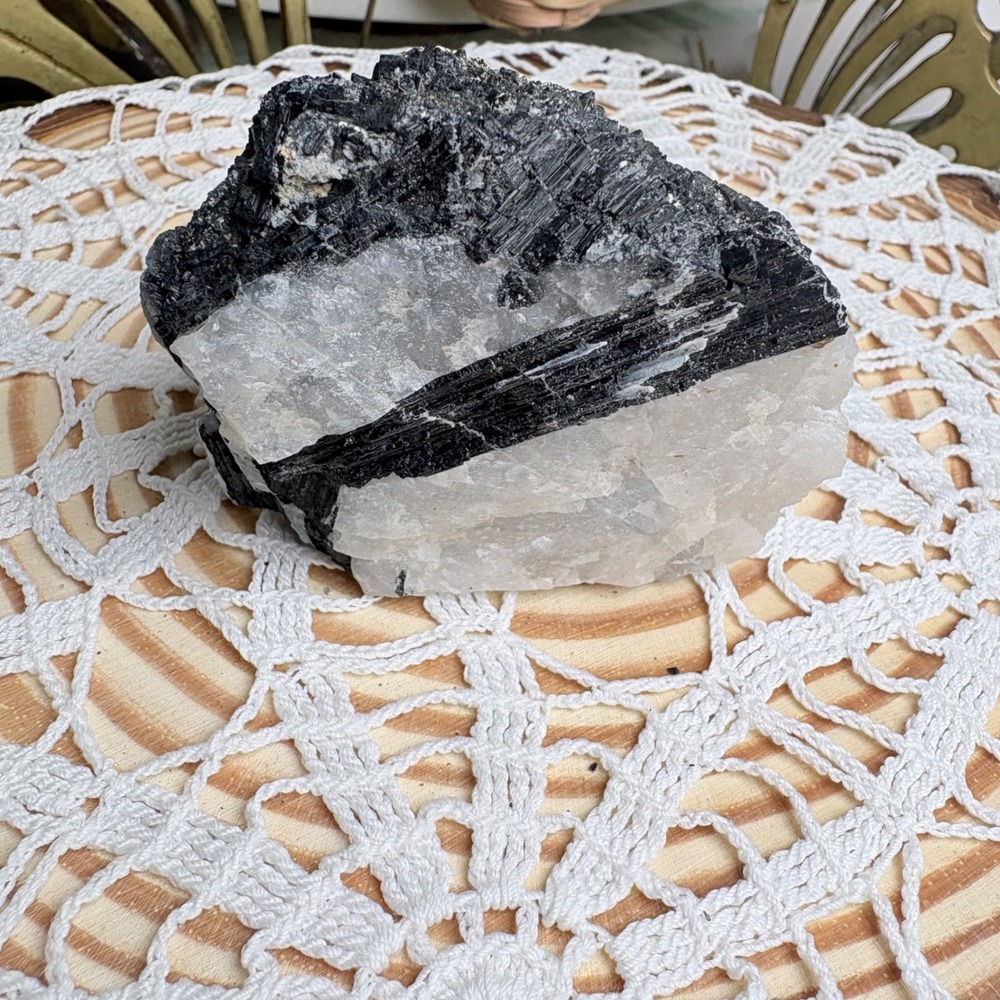 Black Tourmaline Quartz Crystal Healing Raw Stone 209g - Picture 2 of 9